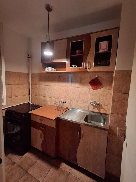 Drumul Taberei, 8 -10 minute metrou Favorit.
