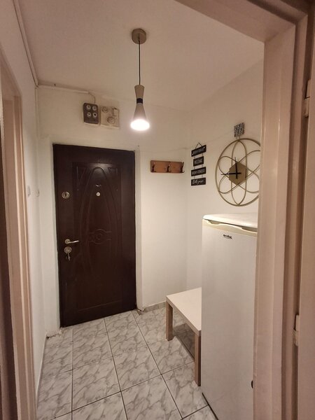 Drumul Taberei, 8 -10 minute metrou Favorit.